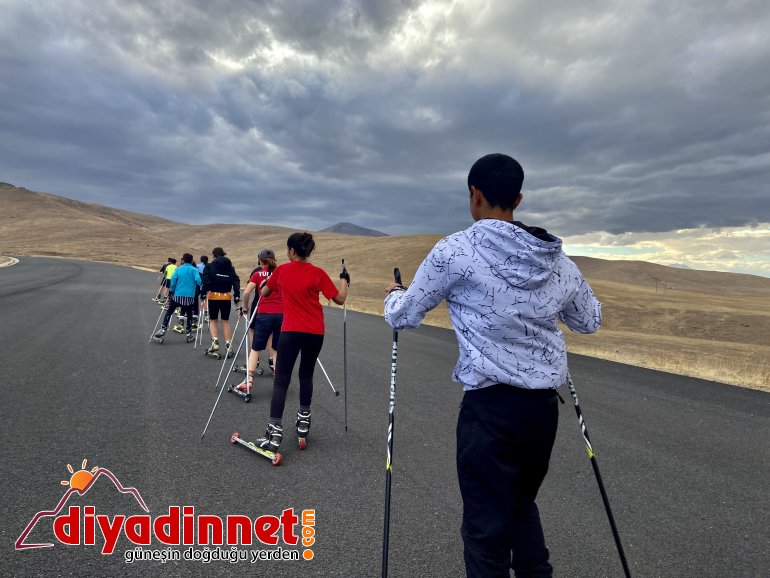 Ağrılı kayaklı koşu sporcuları2