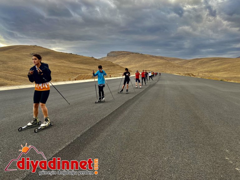 Ağrılı kayaklı koşu sporcuları3