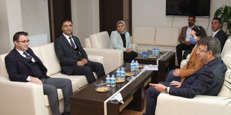 AK Parti Van İl Başkanı Türkmenoğlu, Kaymakam Nasır'ı ziyaret etti