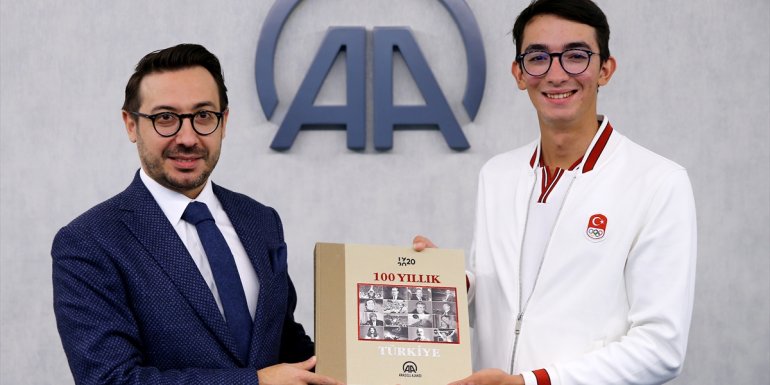 ANKARA - Olimpiyat şampiyonu Mete Gazoz, AA Genel Müdürü Karagöz