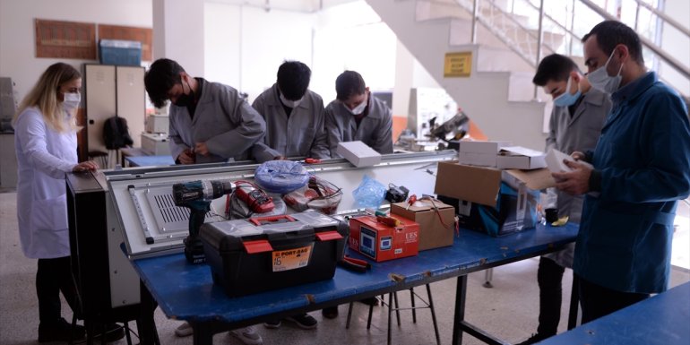 Ardahanlı öğrenciler elektrikte reaktif güç tüketimini sıfıra indiren sistem yaptı