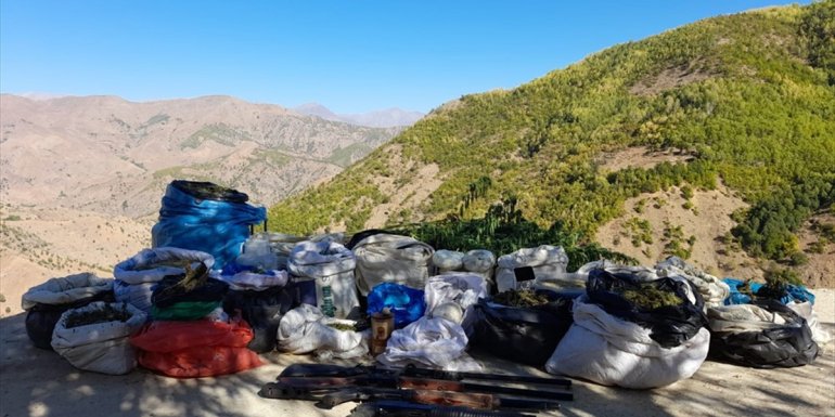 Bingöl'de 171 kilogram uyuşturucu ile silah ele geçirildi