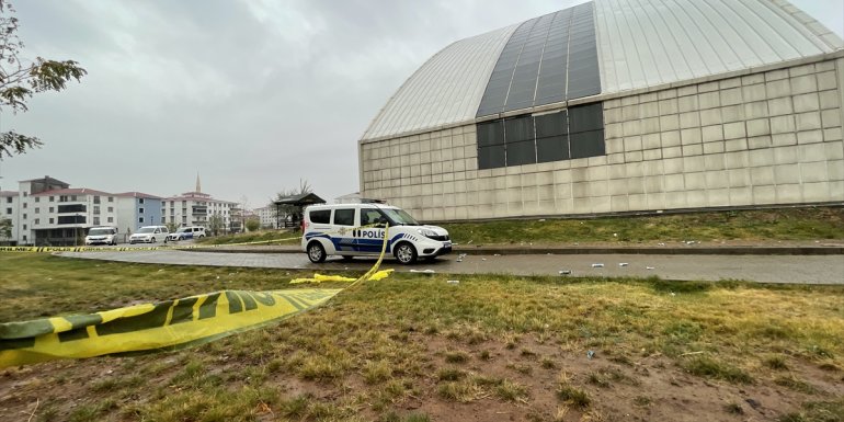 Bingöl'de çatıdan düşen işçi ağır yaralandı