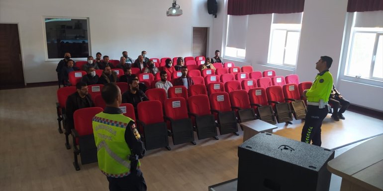 Bingöl'de öğrenci servisi şoförlerine eğitim veriliyor