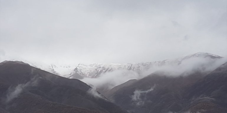 Bingöl'ün yüksek kesimlerine kar yağdı