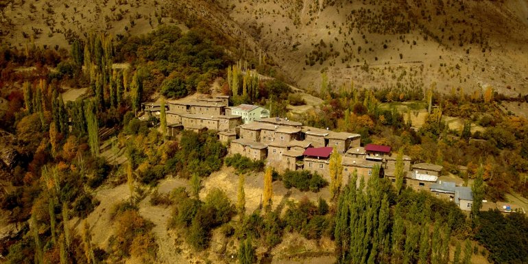 Fotoğrafçılar "Saklı cennet" Hizan'ın eşsiz sonbaharını görüntüledi