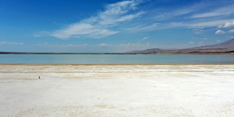 Bitlis'in 'kuş cenneti' Arin Gölü kuraklık nedeniyle küçülüyor