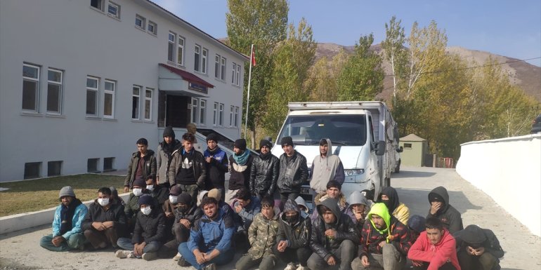 Bitlis'te 38 düzensiz göçmen yakalandı