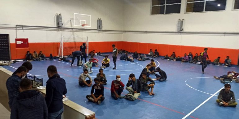 Bitlis'te göçmen kaçakçılığı yapan 6 şüpheli tutuklandı