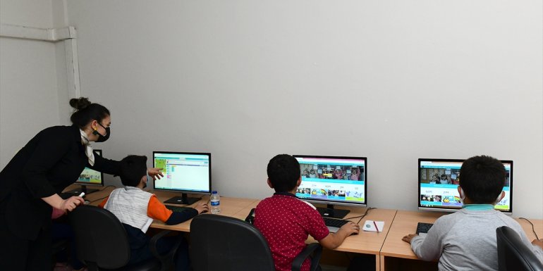 Çatak Halk Eğitim Merkezi'nde robotik kodlama atölyesi kuruldu