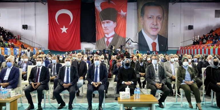 AK Parti'li Usta, Elazığ'da partililere hitap etti: