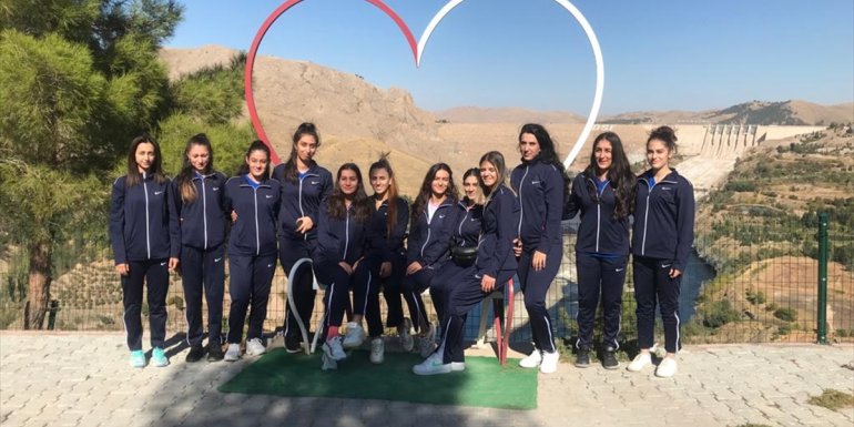 Elazığ Belediyesi Voleybol Takımı Keban'ı ziyaret etti