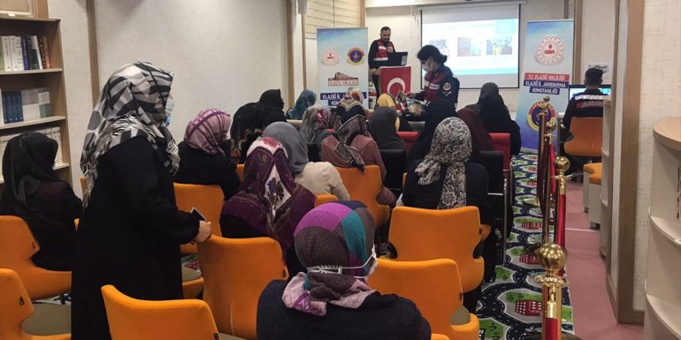 Elazığ'da "En iyi narkotik polisi anne" ve "KADES" uygulaması tanıtıldı