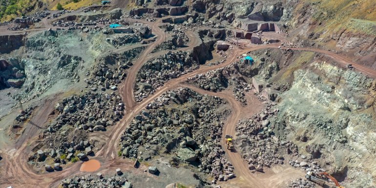 "Elazığ vişne" mermeri üreticisine ABD'den mezar taşı siparişi