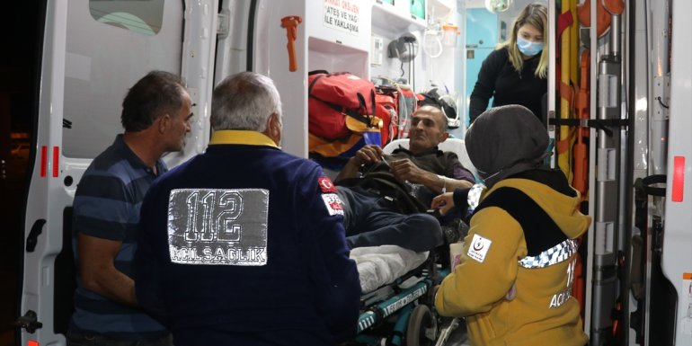 Erzincan'da bahçesinden elma toplamaya giden vatandaşa ayı saldırdı