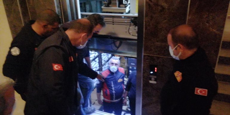 Erzincan'daki itfaiye personeline asansörde mahsur kalanları kurtarma eğitimi verildi