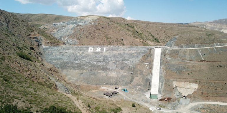 Erzincan'daki Turnaçayırı Barajı su tutmaya başladı