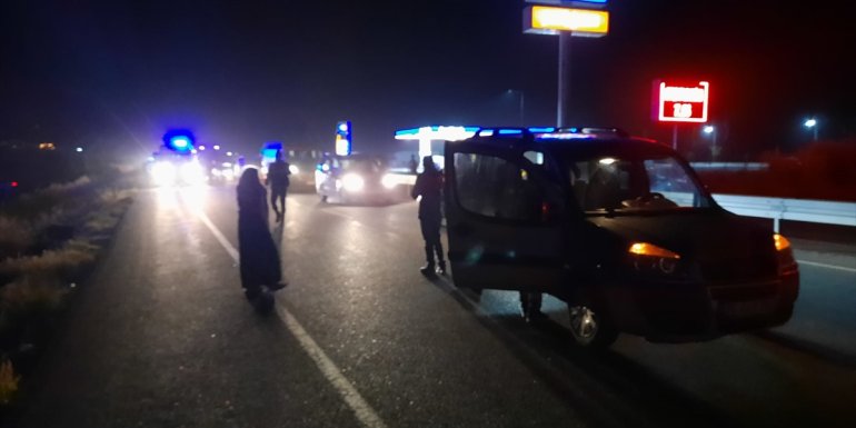 ERZİNCAN - Üç aracın karıştığı kazada 4 kişi yaralandı1