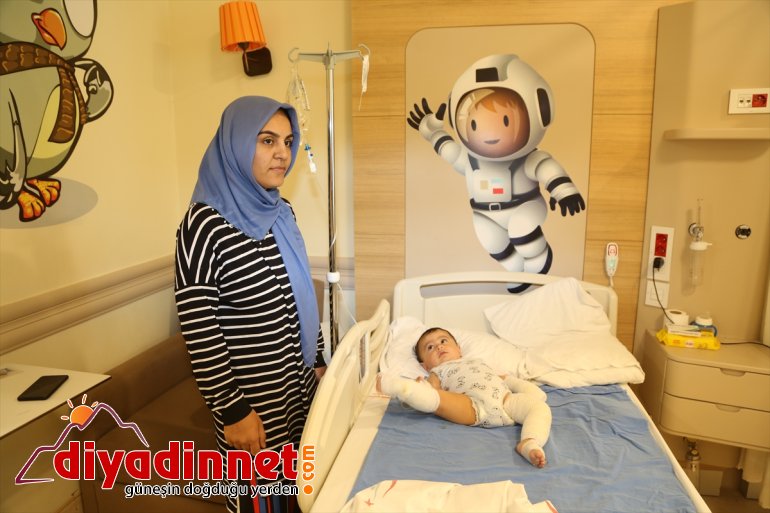 üzerine kaynar devrilen bebek ERZURUM Ağrı