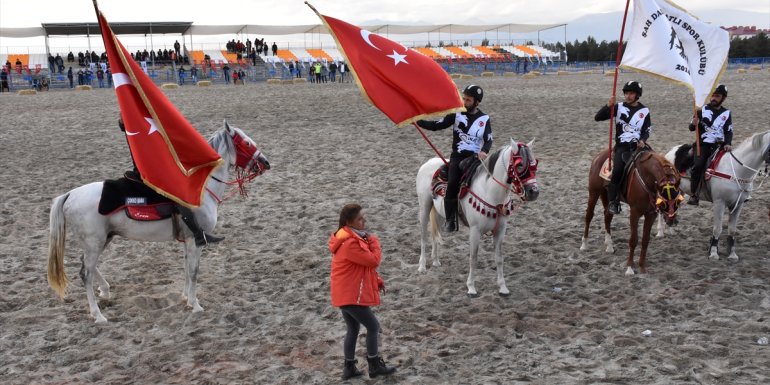 ERZURUM - Ata sporu ciritin müsabakalarını Dadaş kadın hakemler yönetiyor1