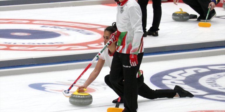 Curlingde 2022 Kış Olimpiyat Oyunları ön eleme müsabakaları Erzurum'da başladı