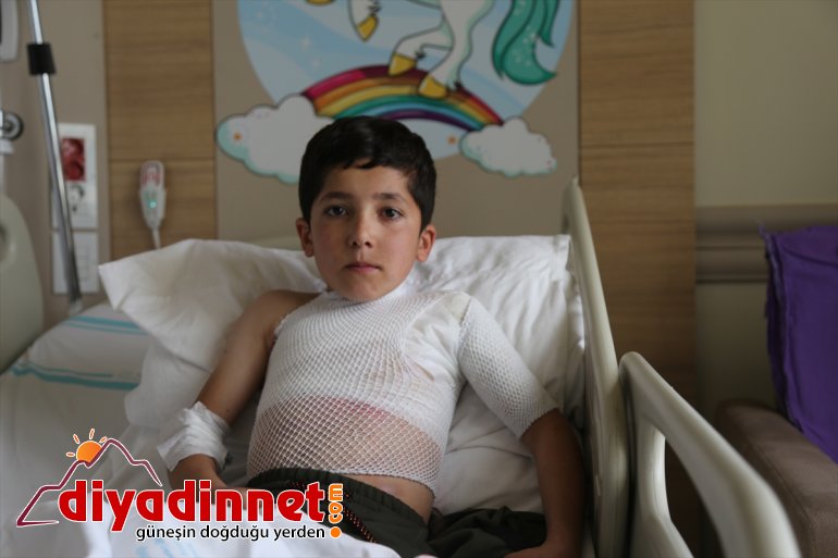 Kibritle oynarken elbiseleri tutuşup yanan küçük Yusuf iyileşip okula gitmek istiyor