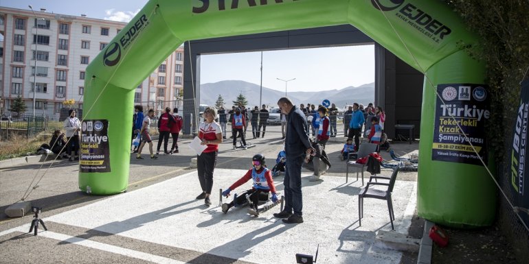 Tekerlekli Kızak Türkiye Şampiyonası yarışları Erzurum'da devam ediyor