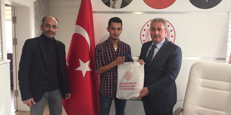 Genç yüzücü Tufançlı'dan Gençlik ve Spor İl Müdürü Taşkesenligil'e ziyaret