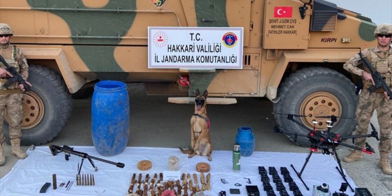 Hakkari'de silah, patlayıcı ve mühimmat ele geçirildi