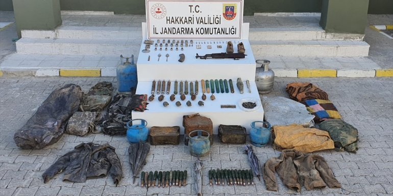 Hakkari'de terör operasyonunda silah ve mühimmat ele geçirildi