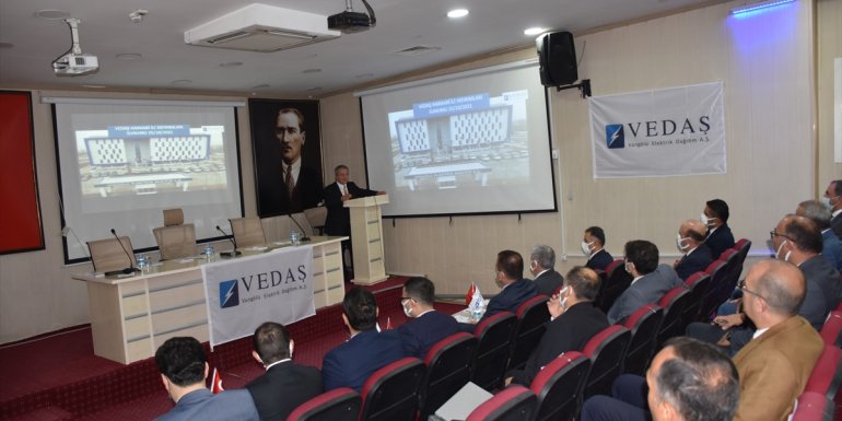 Hakkari'de VEDAŞ'ın 2021-2022 yatırım programı anlatıldı