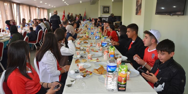 Hakkarili 40 öğrenci 4 günlük gezi için Ankara