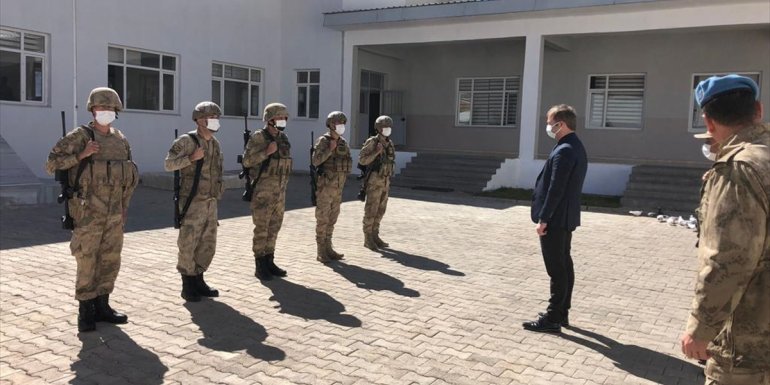 Hizan Kaymakamı Yelek, jandarma karakolunu ziyaret etti1