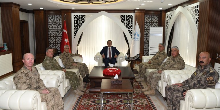 Jandarma Genel Komutanı Orgeneral Çetin, Hakkari'de ziyaretlerde bulundu