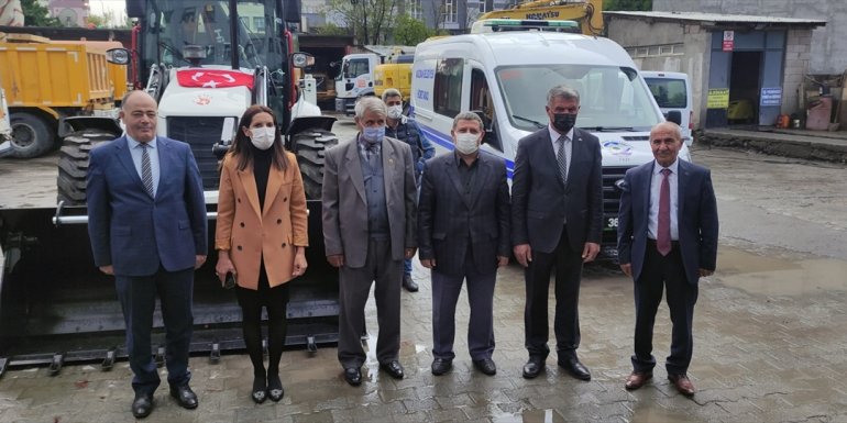 Kağızman Belediyesine hibe edilen araçlar törenle teslim edildi