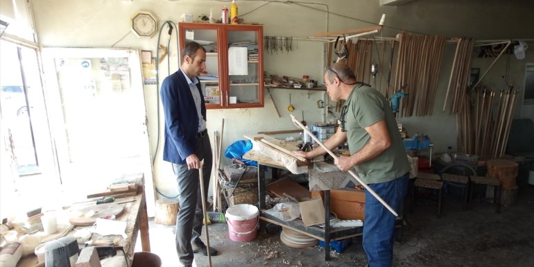 Kaymakam Demir, baston ustası ve devlet sanatçısı Birol'u ziyaret etti
