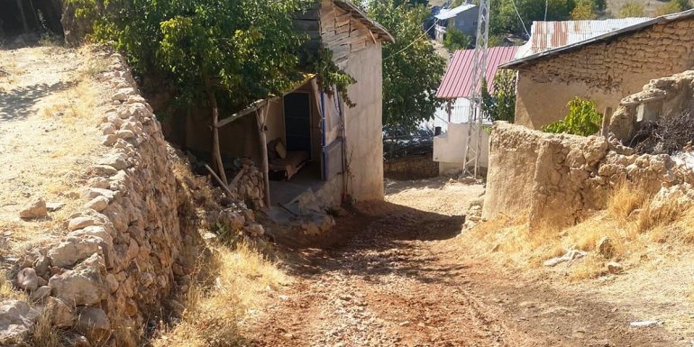 Keban'da Göldere köyünde çevre düzenleme çalışması