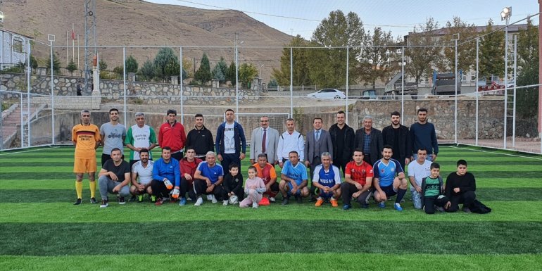 Keban'da halı saha hizmete girdi