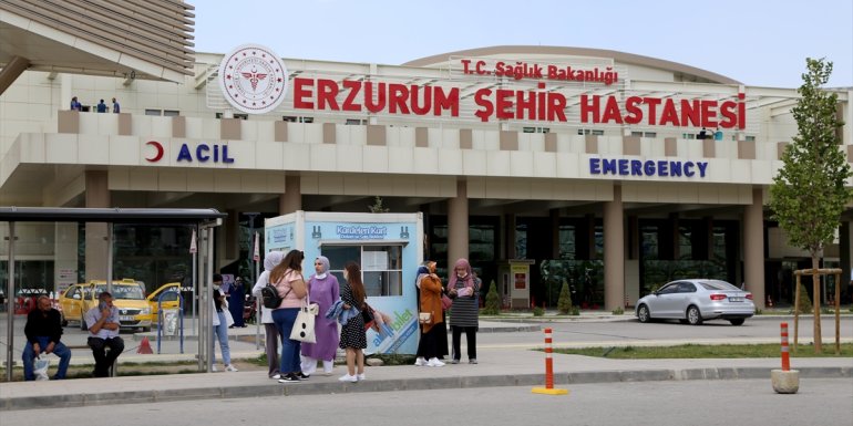Kovid-19'un yükünü çeken Erzurum Şehir Hastanesi artık tüm hastalara şifa oluyor