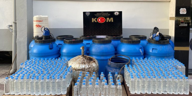Malatya'da 2 bin 297 litre sahte içki ele geçirildi