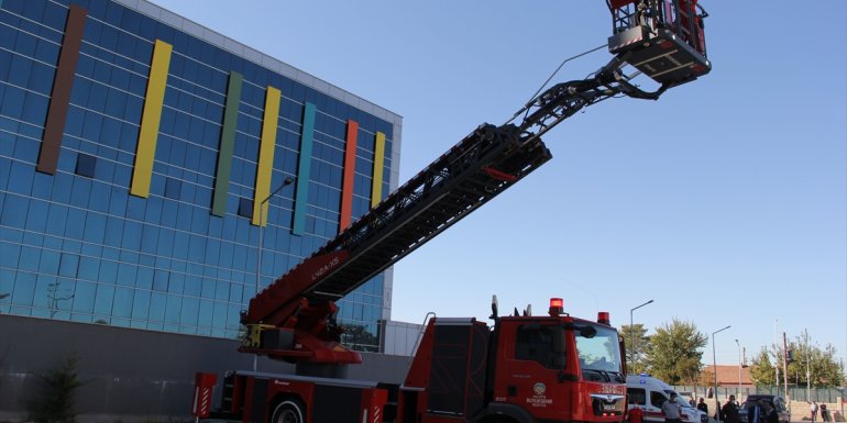 Malatya'da hastanedeki yangın tatbikatı gerçeğini aratmadı