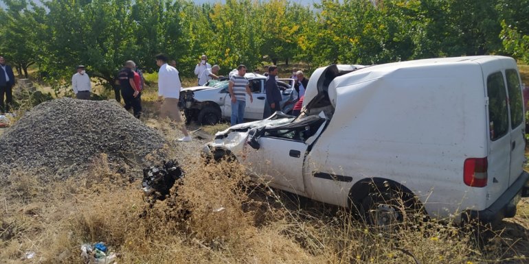 Malatya'da zincirleme trafik kazasında 3 kişi öldü, 4 kişi yaralandı