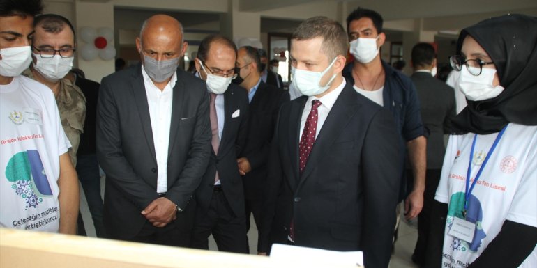 Malazgirt'te "TÜBİTAK 4006 Bilim Fuarı" açıldı