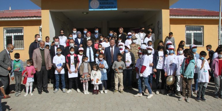 Malazgirt'te "TÜBİTAK 4006 Bilim Fuarı" açıldı