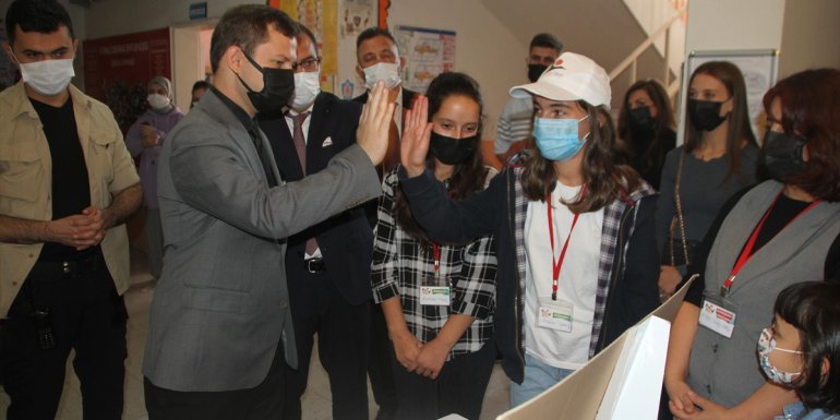 Malazgirt'te TÜBİTAK Bilim Fuarı Sergisi açıldı