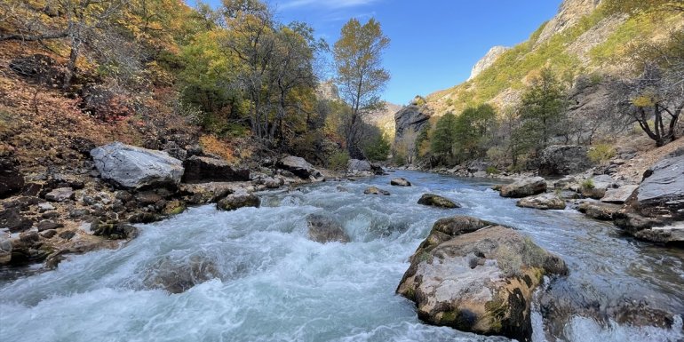 "Munzur Vadisi Milli Parkı" güz renklerine büründü