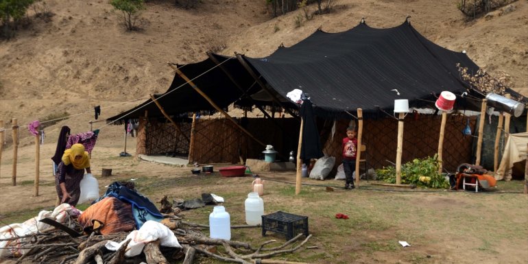 Muş'ta göçerler yayladaki son günlerini geçiriyor