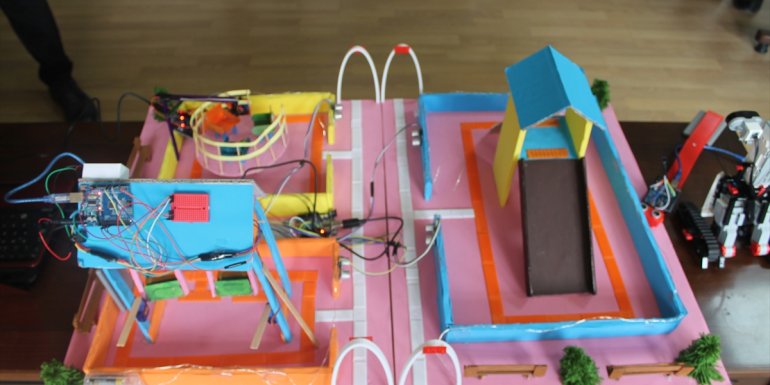 Muş Milli Eğitim Müdürü Kıvanç, TEKNOFEST'te dereceye giren öğrenciyi ödüllendirdi