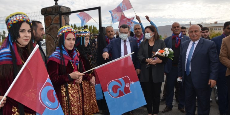 MUŞ - Muşlular, Trabzonlu kardeş belediye heyetini davul zurnayla karşıladı1