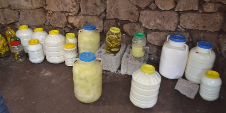 Muş'ta erzakların toprak altında oluşturulan kilerde saklanması geleneği devam ediyor